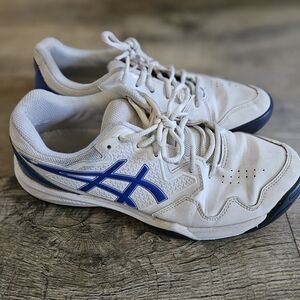 Asics White and Blue Athletic Shoes with Breathable Design